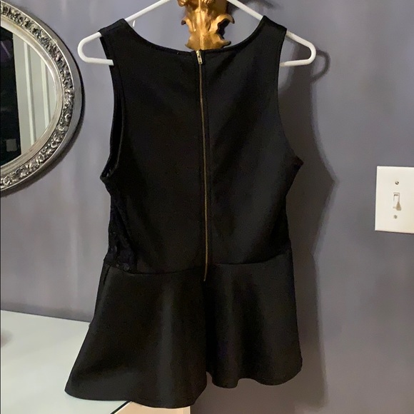 Black top - Picture 2 of 4